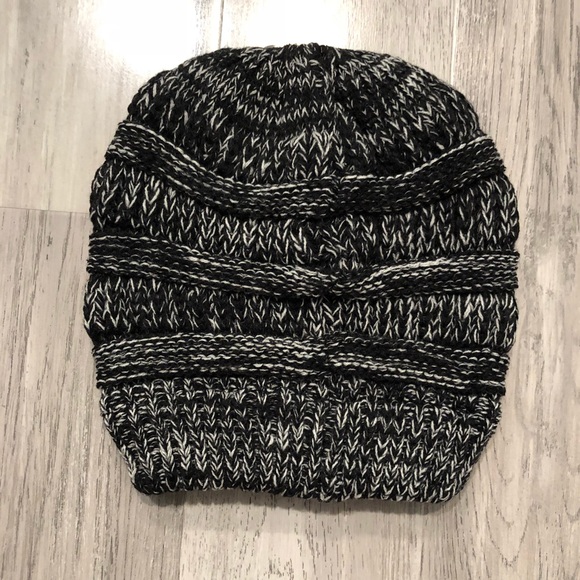 ✅NWT Chunky Messy Bun/ponytail Knit Hat Beanie - Picture 5 of 7